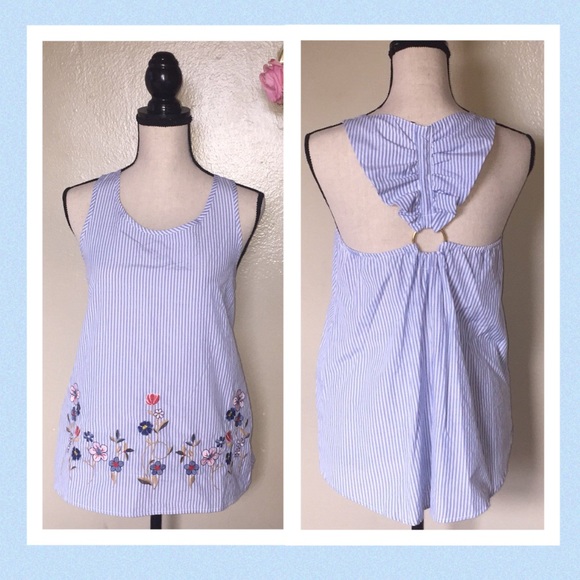 Tops - 🌹Striped Floral Embroidery Ruffled Back Top🌹